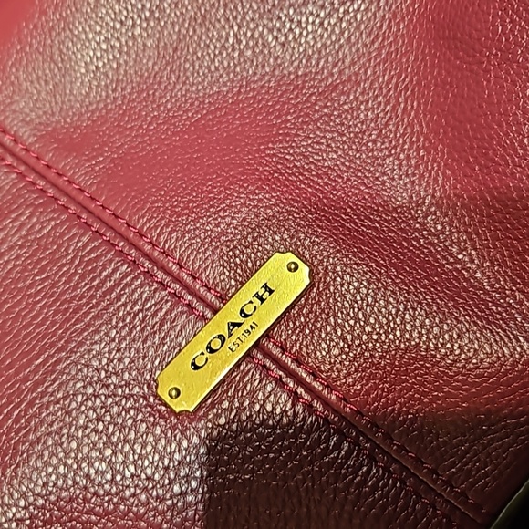 Coach Avery Large Hobo NWT - Picture 5 of 8